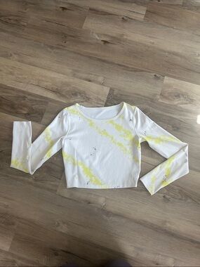 Lululemon White Cropped Long Sleeve Top with Yellow Tie-Dye Accents